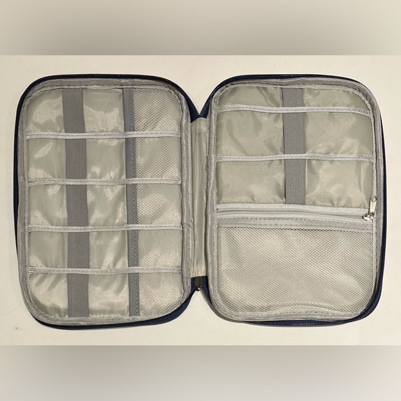 Zippered Electronics Organizer - Picture 4 of 6
